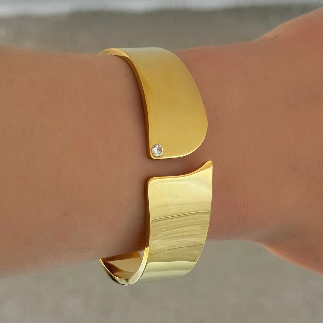GOLD ALINA bangle