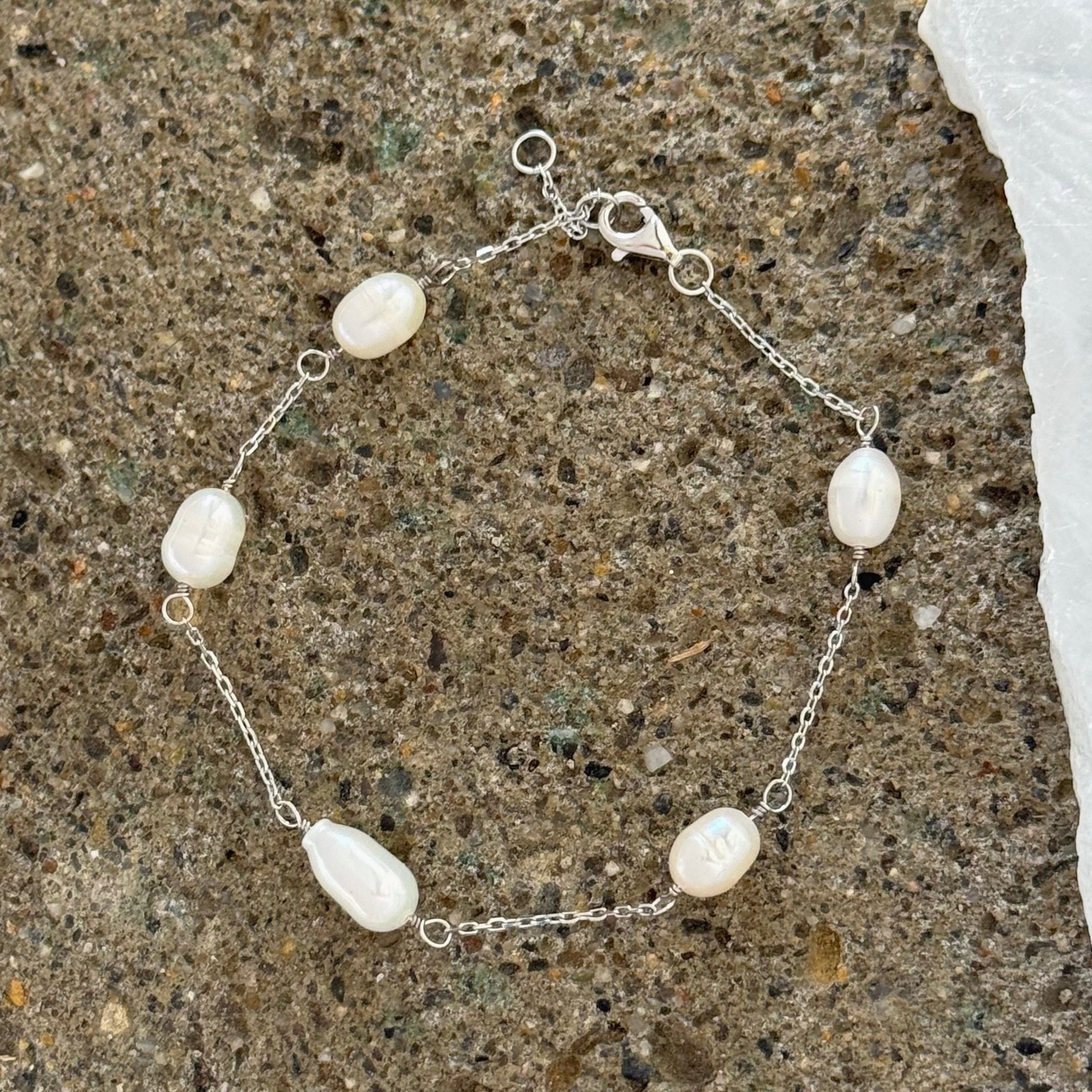 SILVER FRESHWATER PEARL DAINTY bracelet