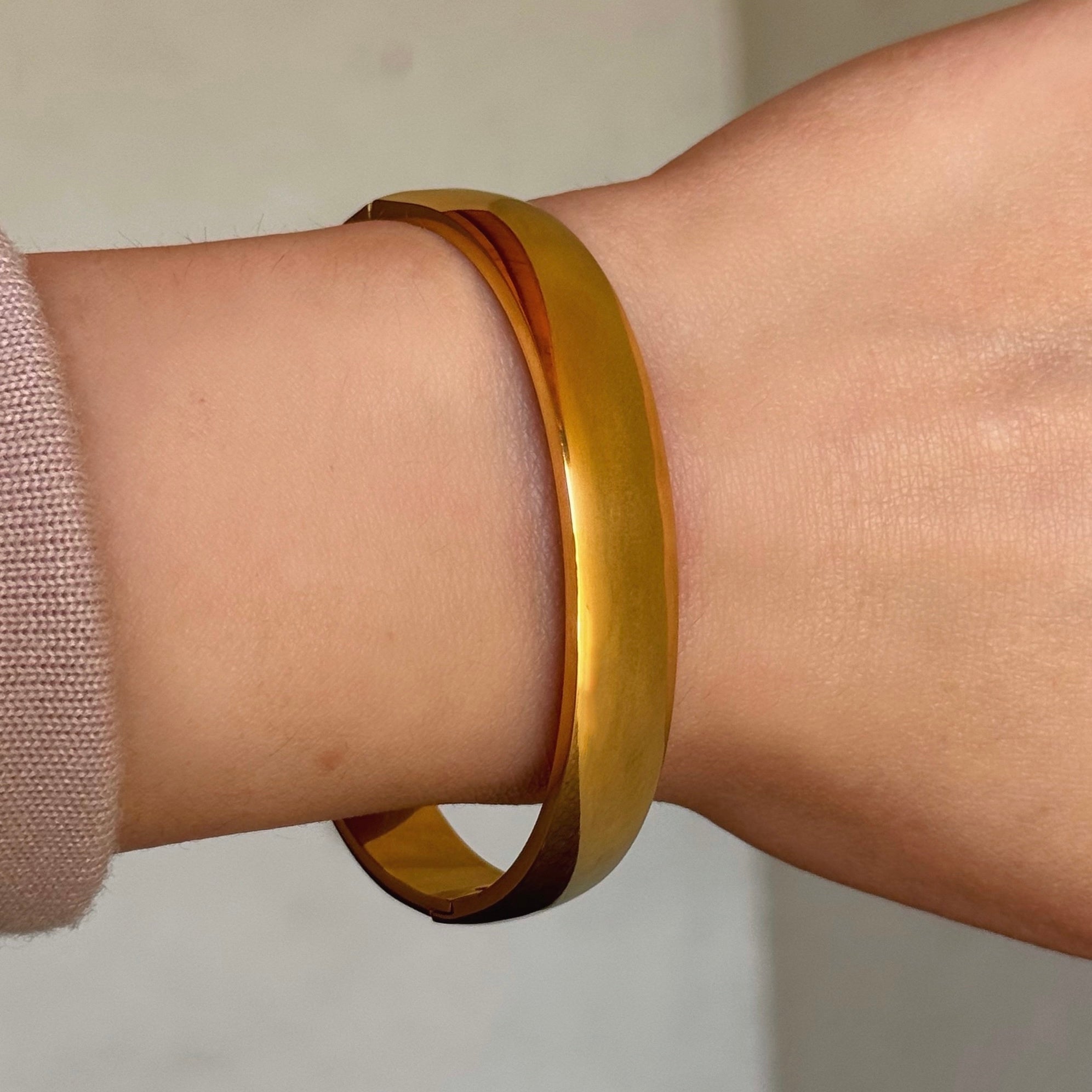 GOLD 12MM AVA POLISHED bangle