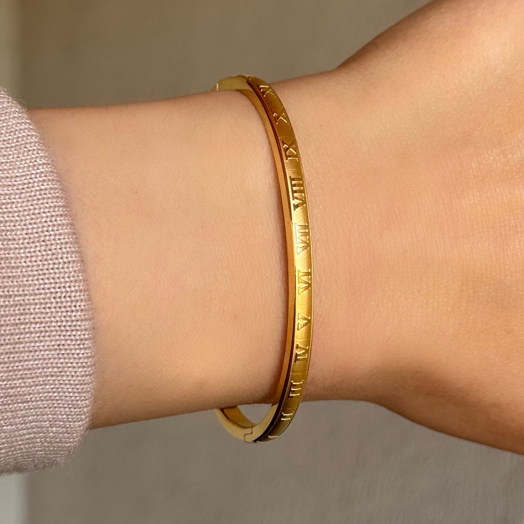 GOLD ROMAN NUMERAL bangle