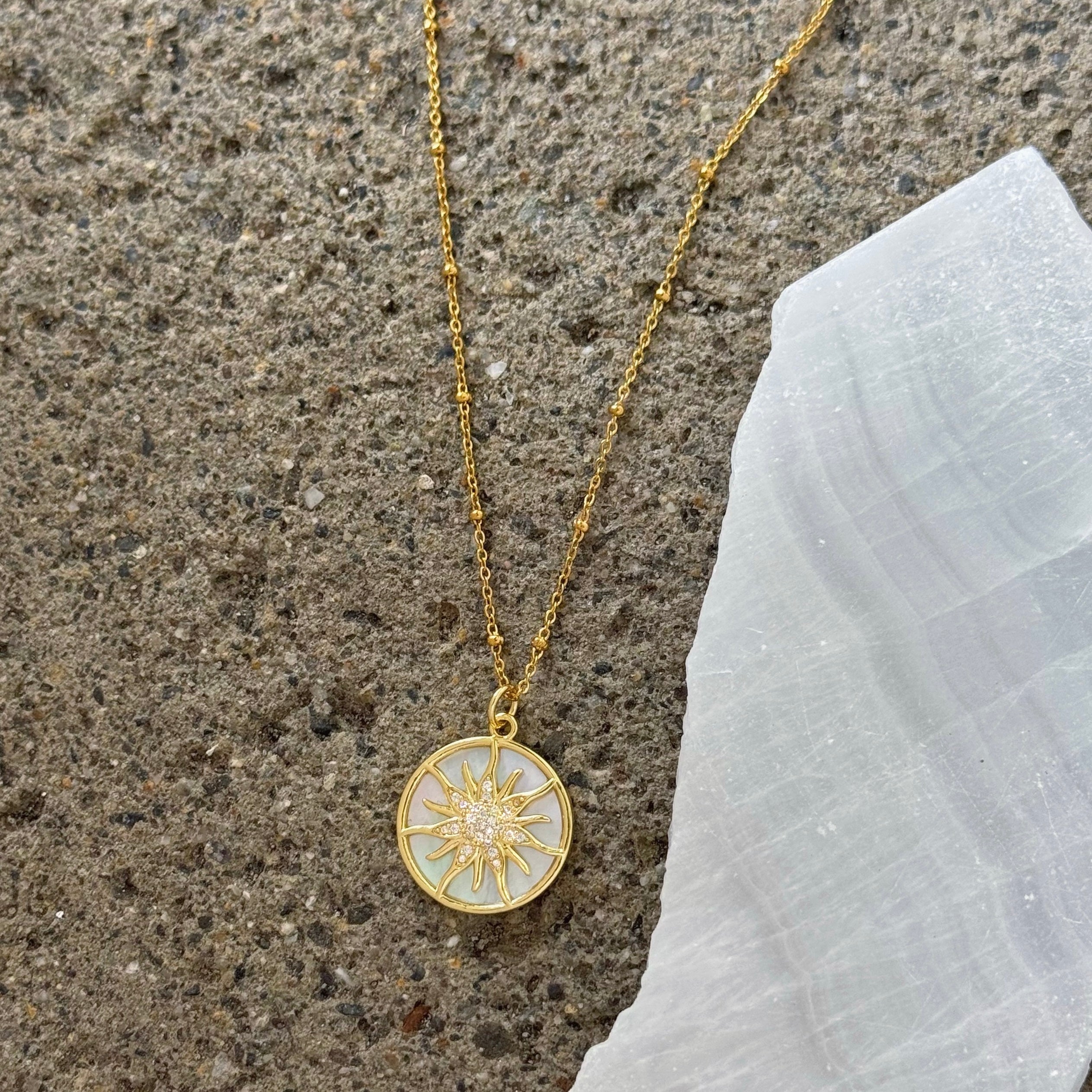 GOLDEN SUN MOTHER OF PEARL necklace