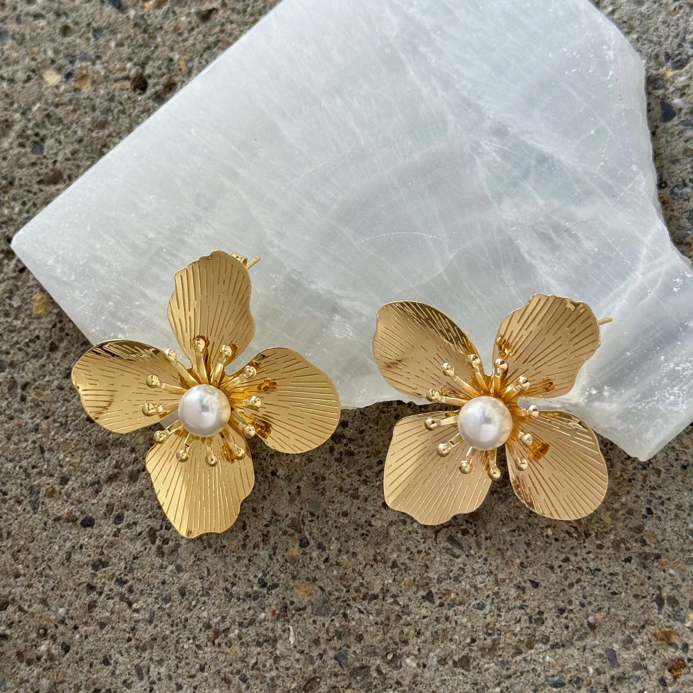 GOLD FLOWER PEARL II earrings