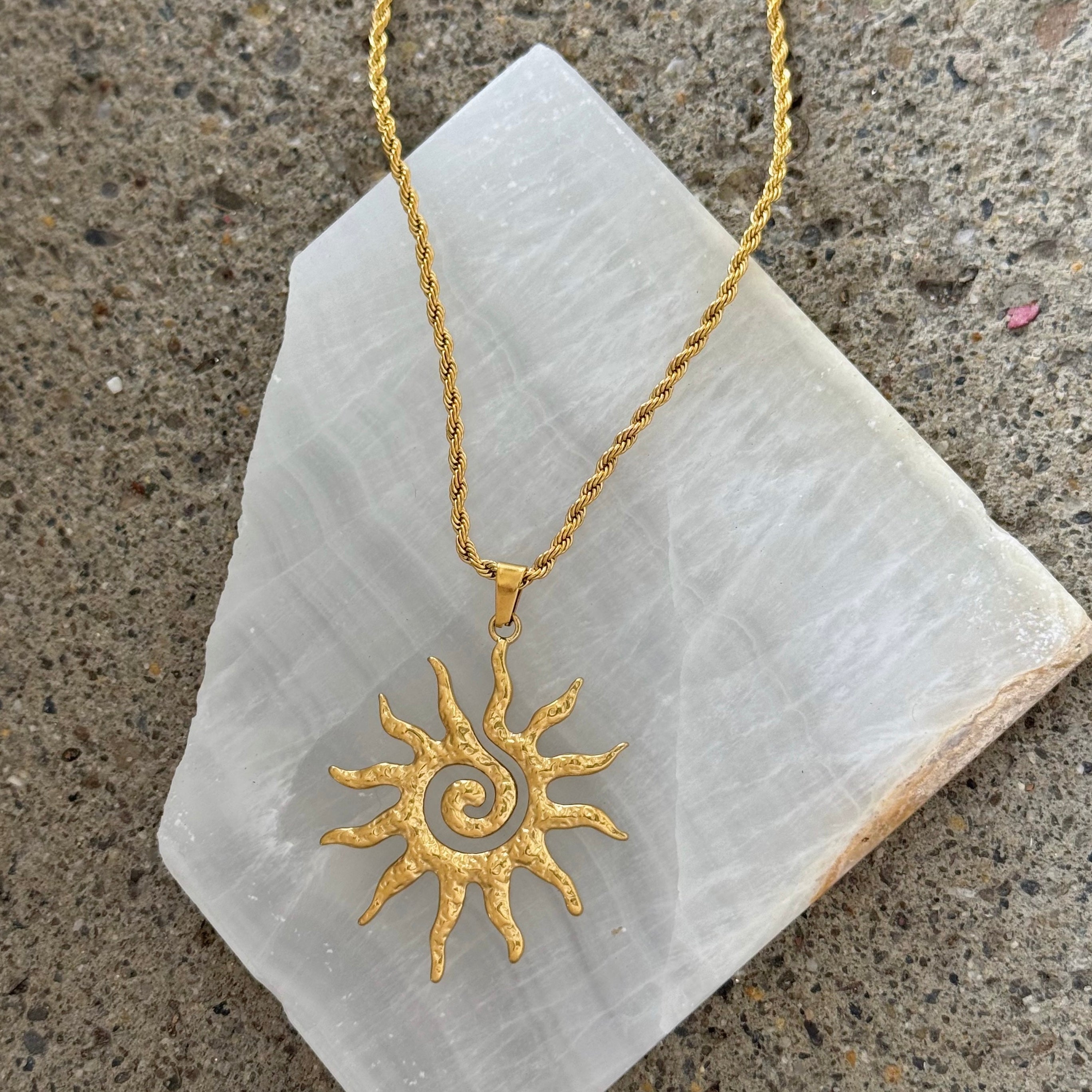 GOLDEN GROOVY SUN necklace