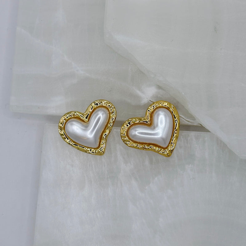 GOLDEN DREAMY PEARL HEART earrings
