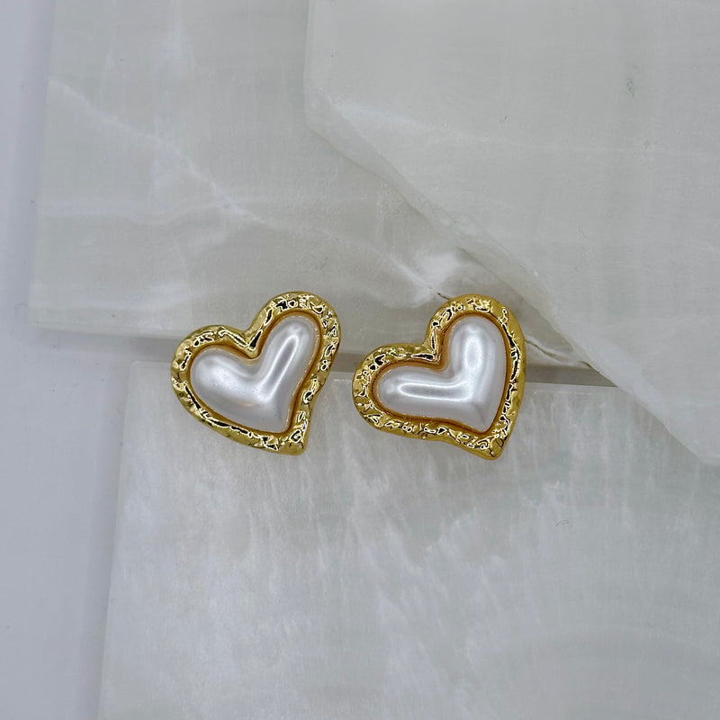 GOLDEN DREAMY PEARL HEART earrings