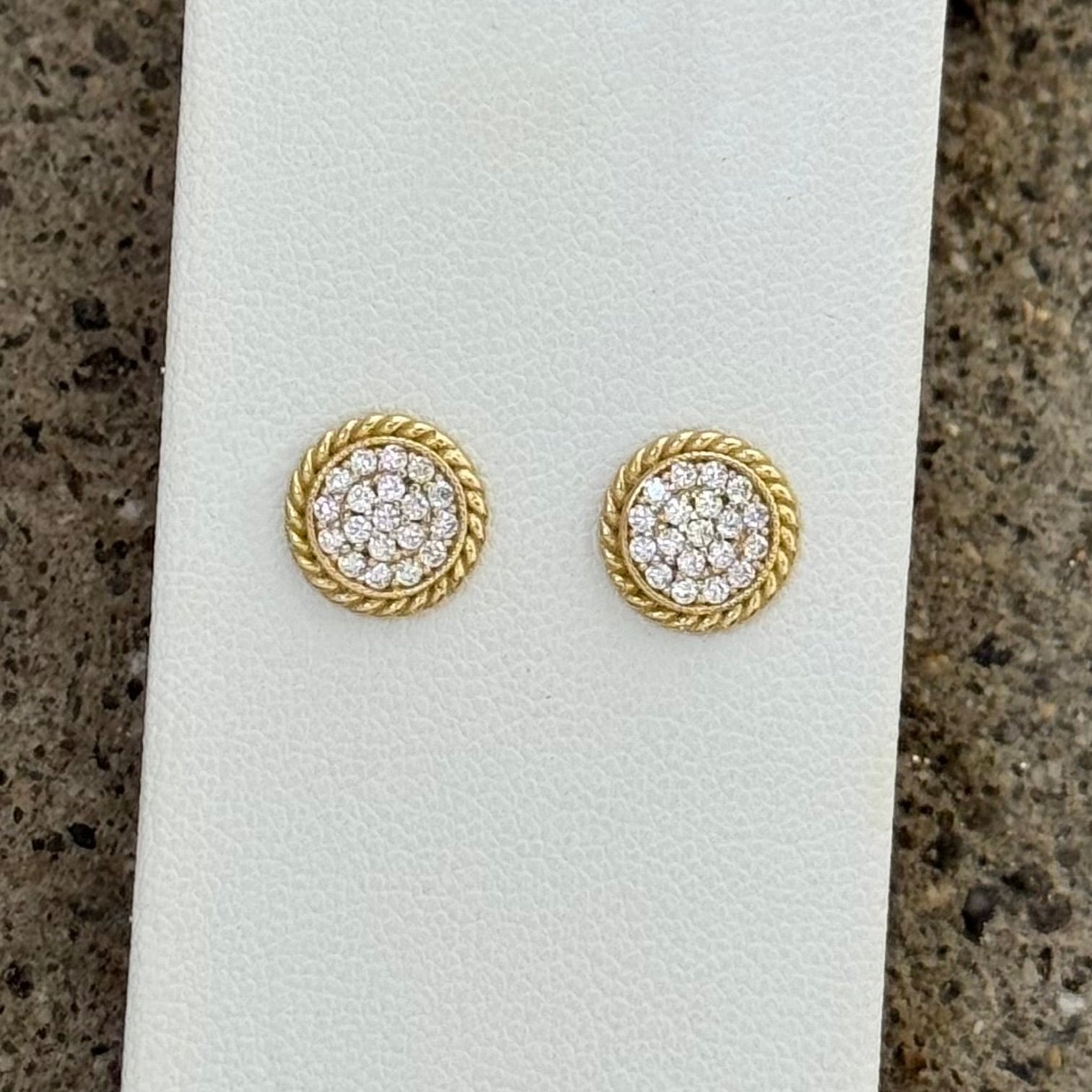 GOLD ROUND ROPE STUD earrings
