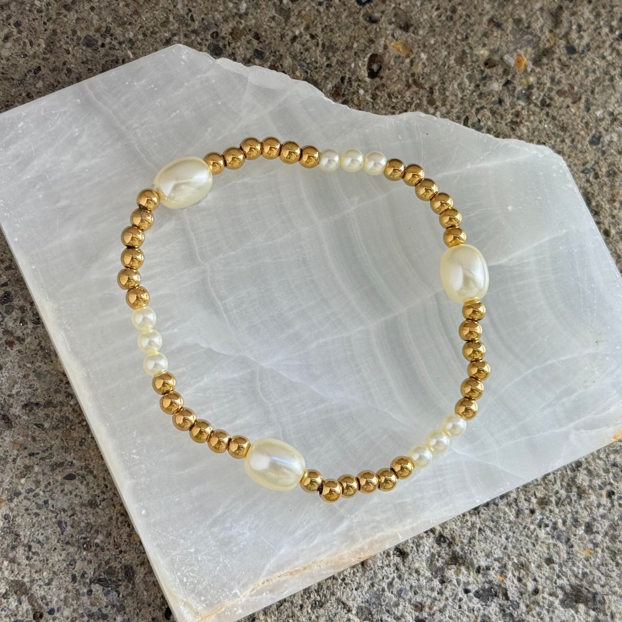 GOLD PERLA BEADED bracelet