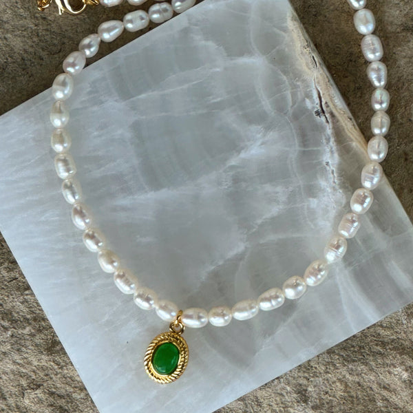 OVAL GREEN JADE PEARL necklace