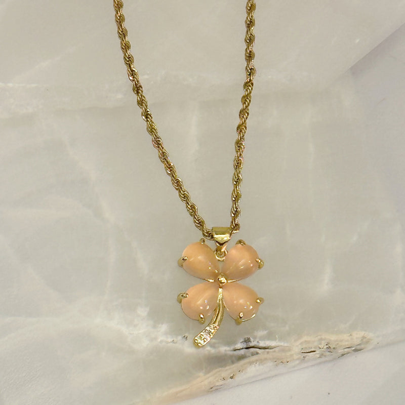 LUCKY CLOVER PALE PINK necklace