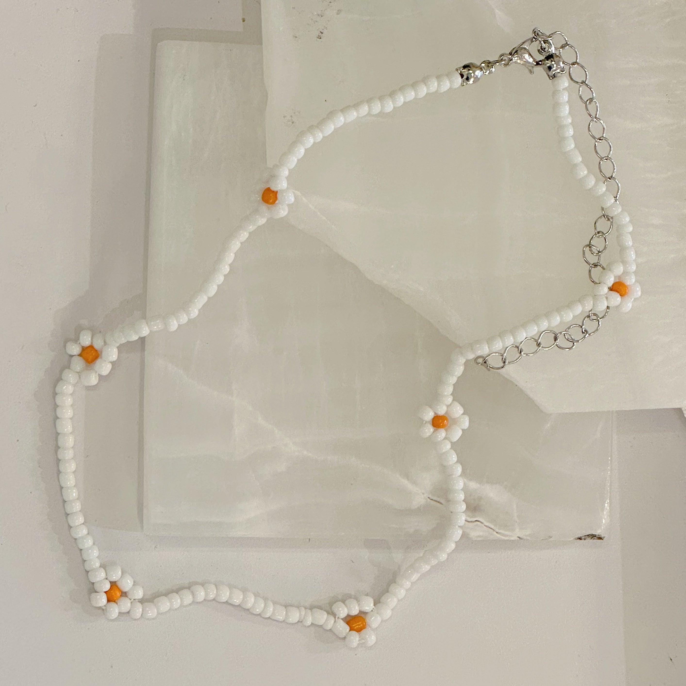 WHITE FLOWER BEADED necklace