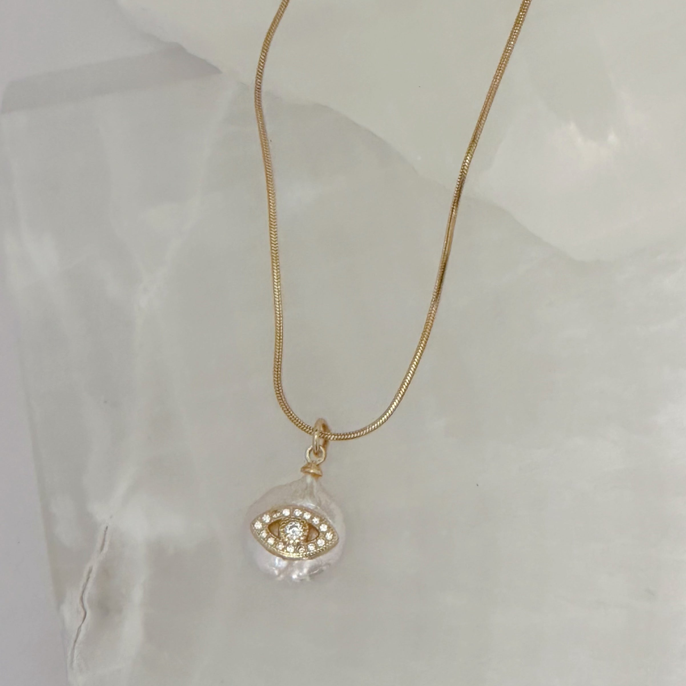 FRESHWATER EYE PEARL necklace