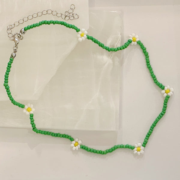 GREEN FLOWER BEADED necklace