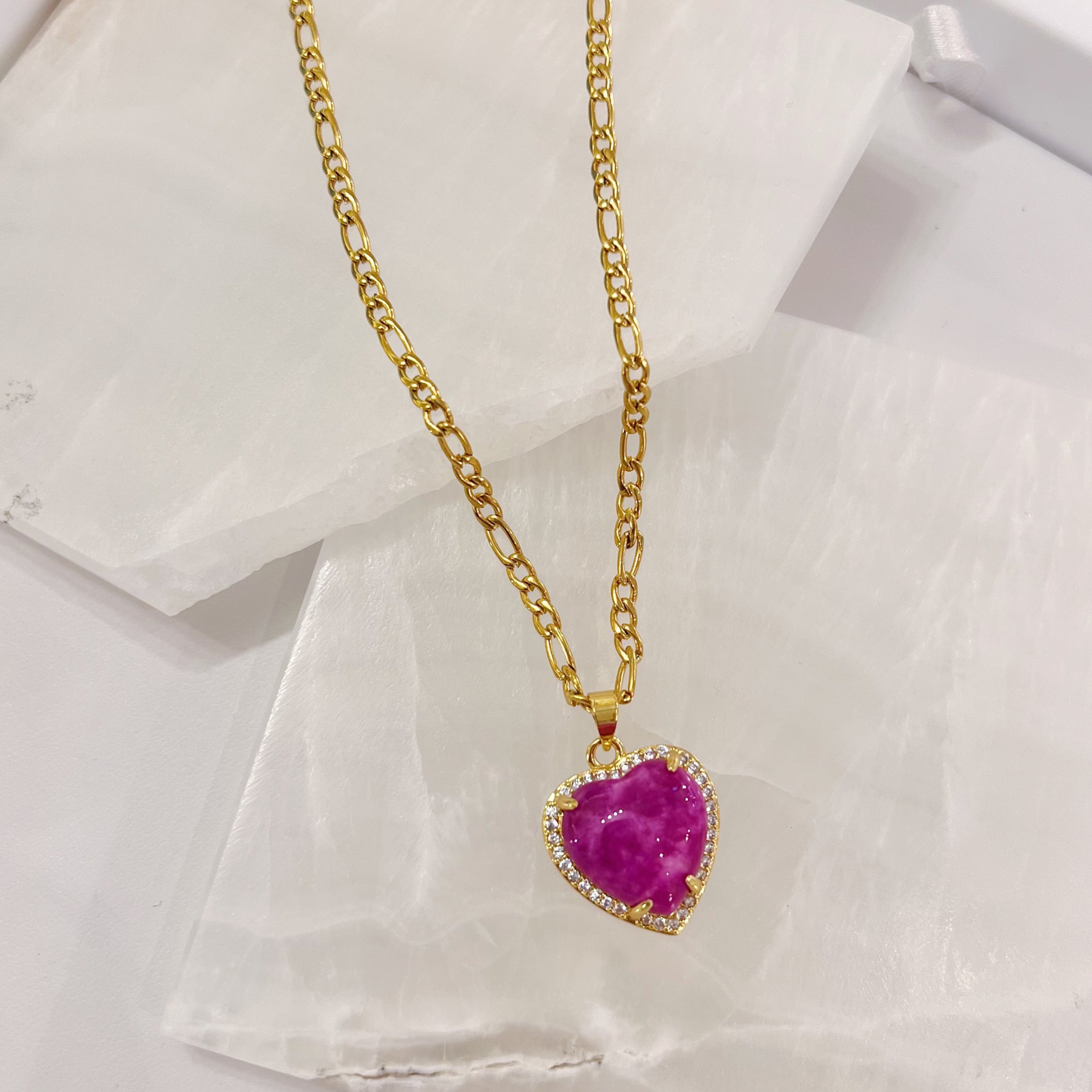 CRYSTAL HEART FUCHSIA necklace