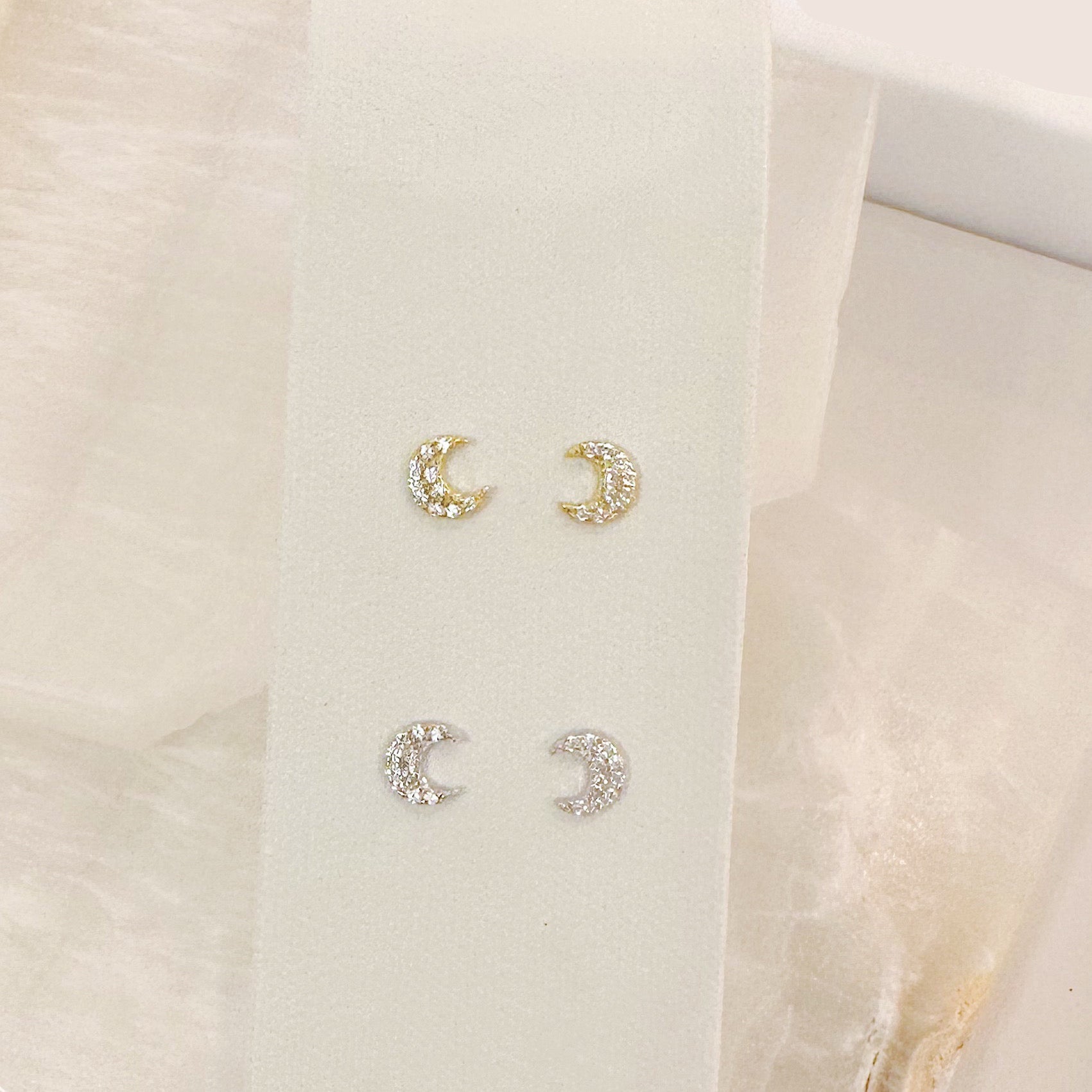 CRESCENT MOON STUD earring