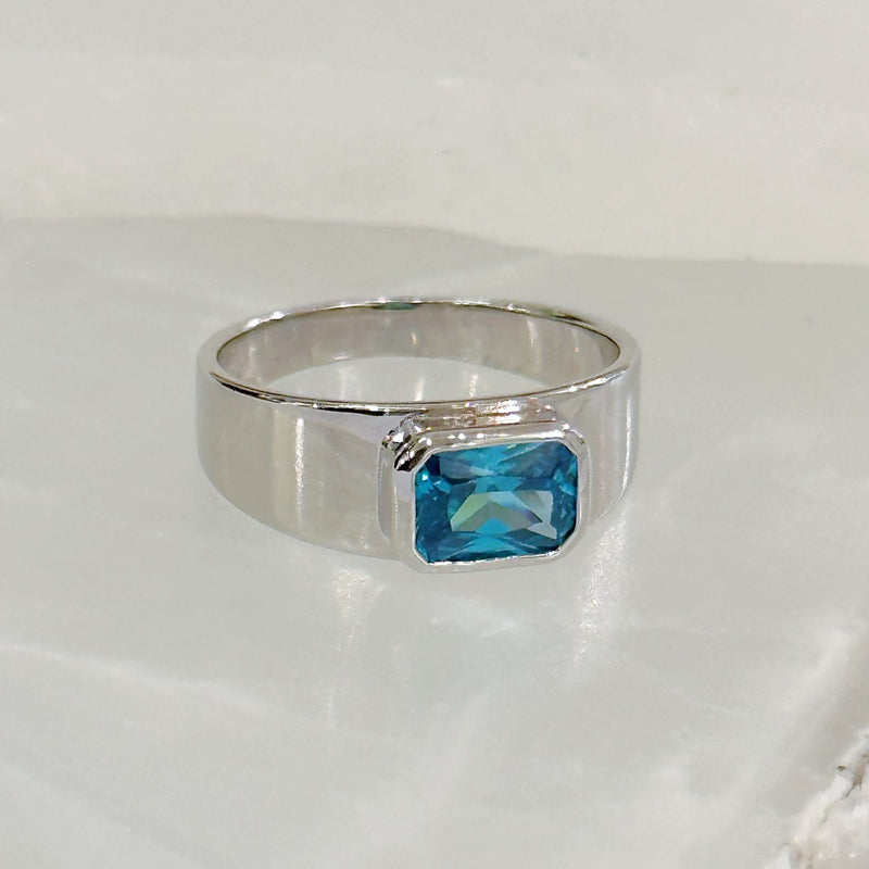 LIGHT BLUE JEWEL SOLITAIRE ring