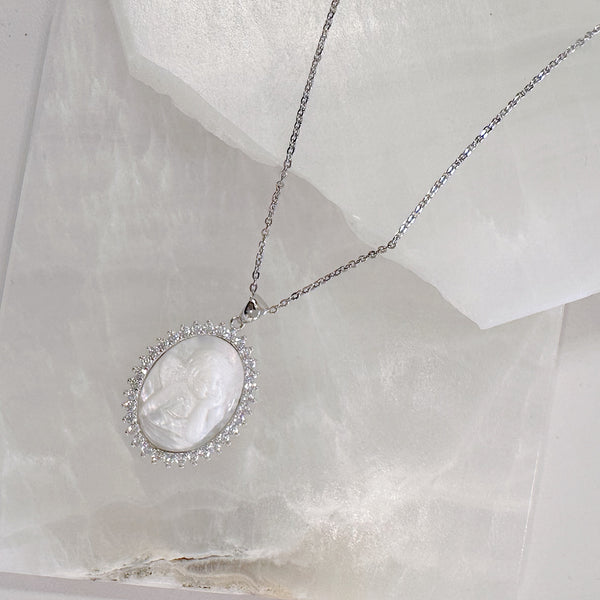 MOTHER OF PEARL ANGEL OVAL necklace