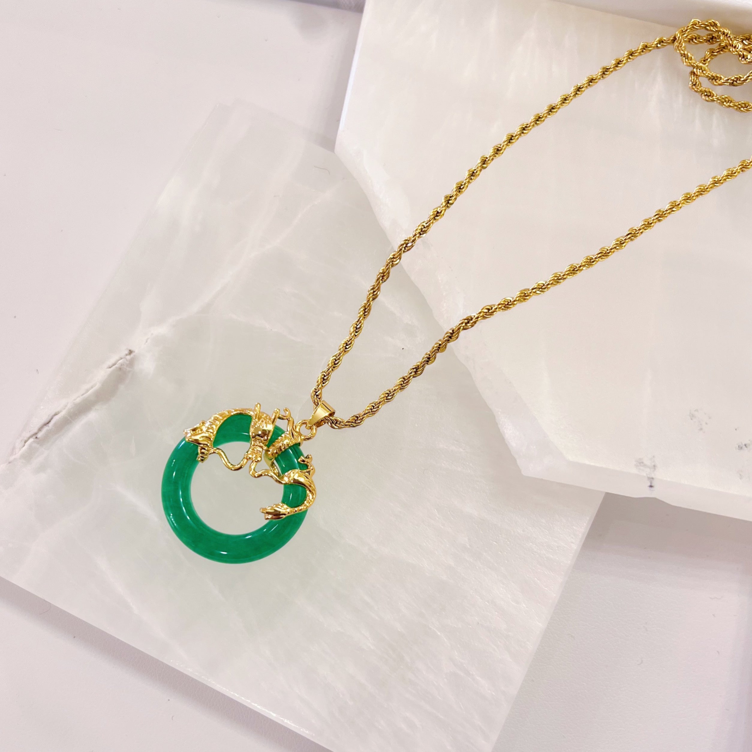 CIRCLE DRAGON JADE necklace