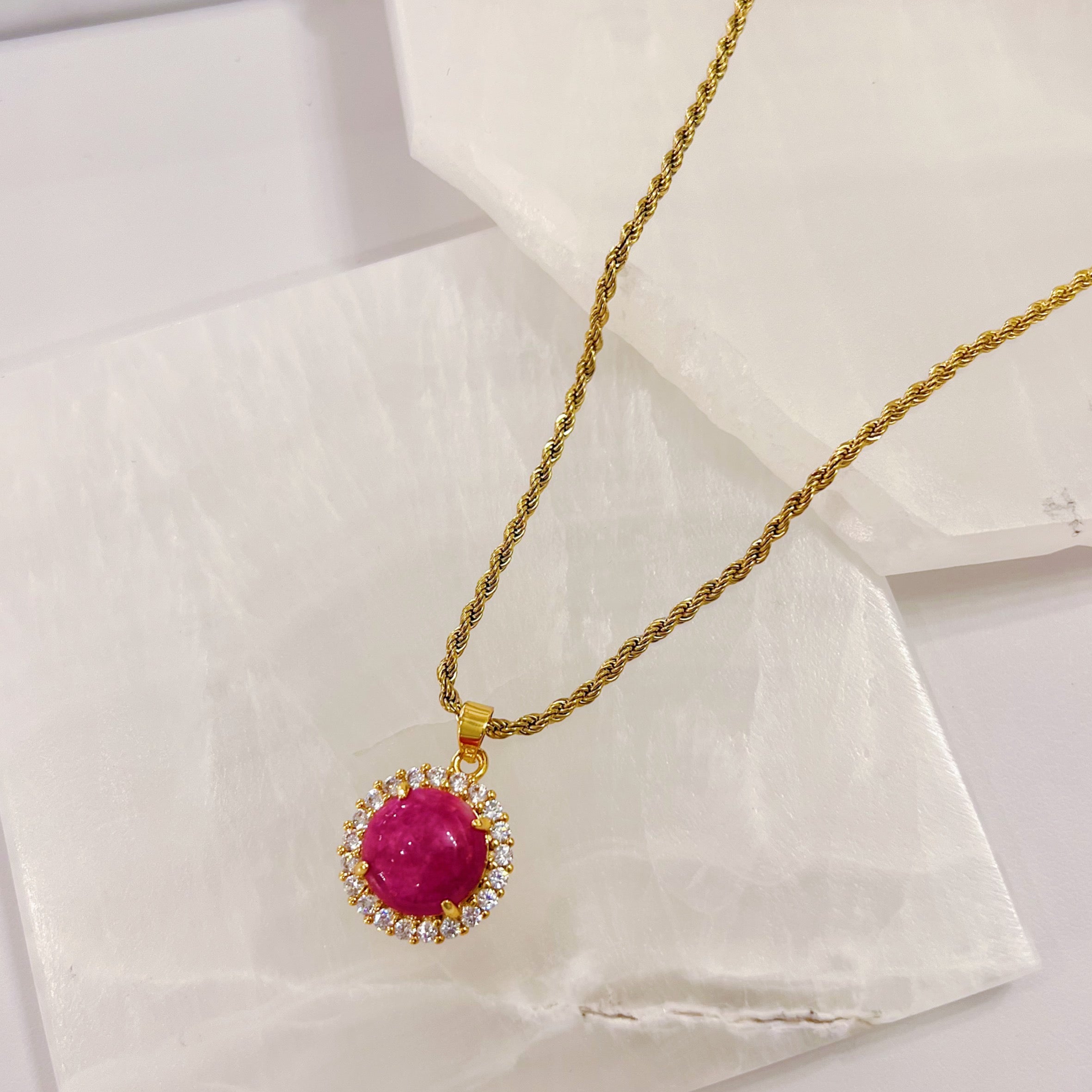 KIMI CIRCLE FUCHSIA MINI necklace