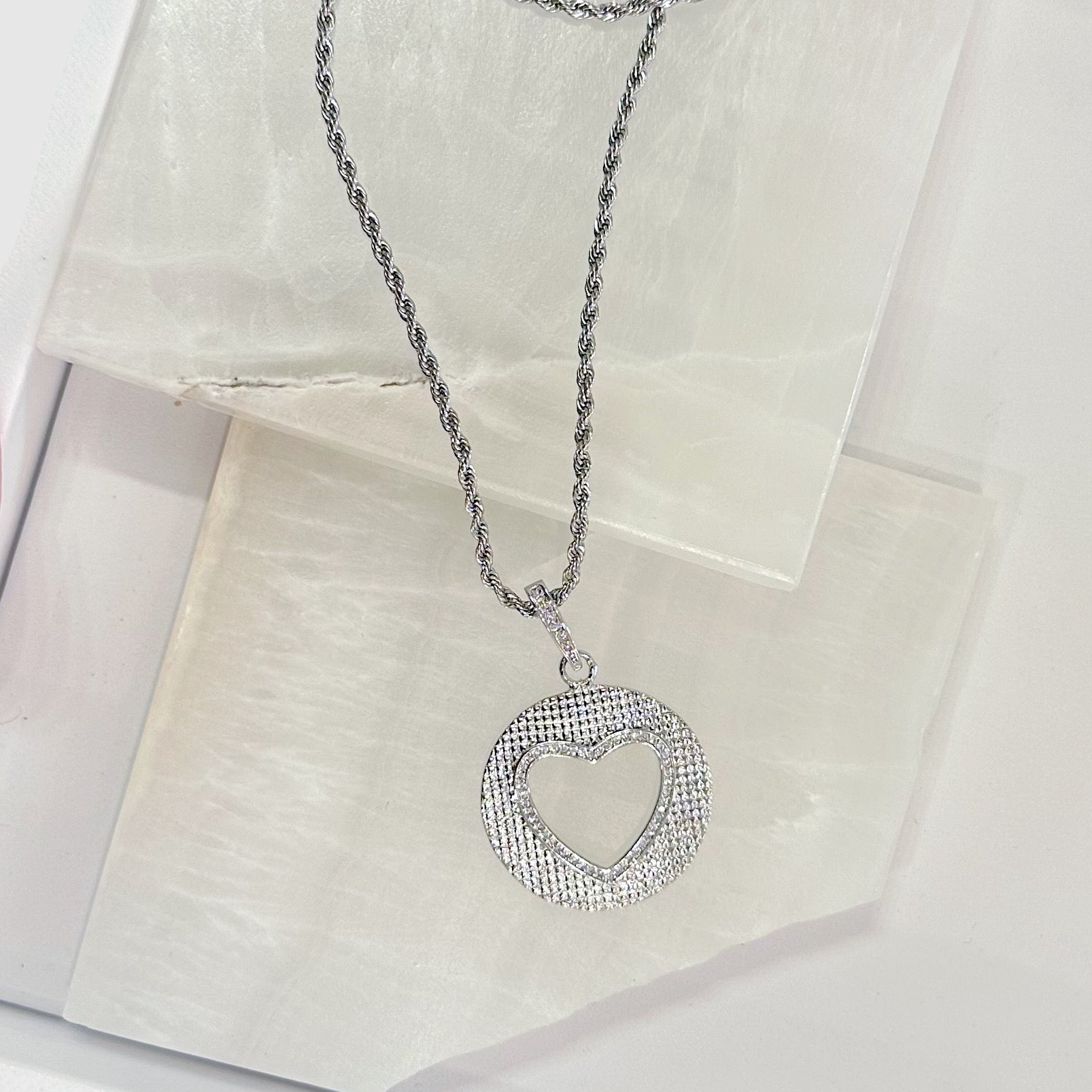 CIRCLE MEDALLION HEART SILVER necklace
