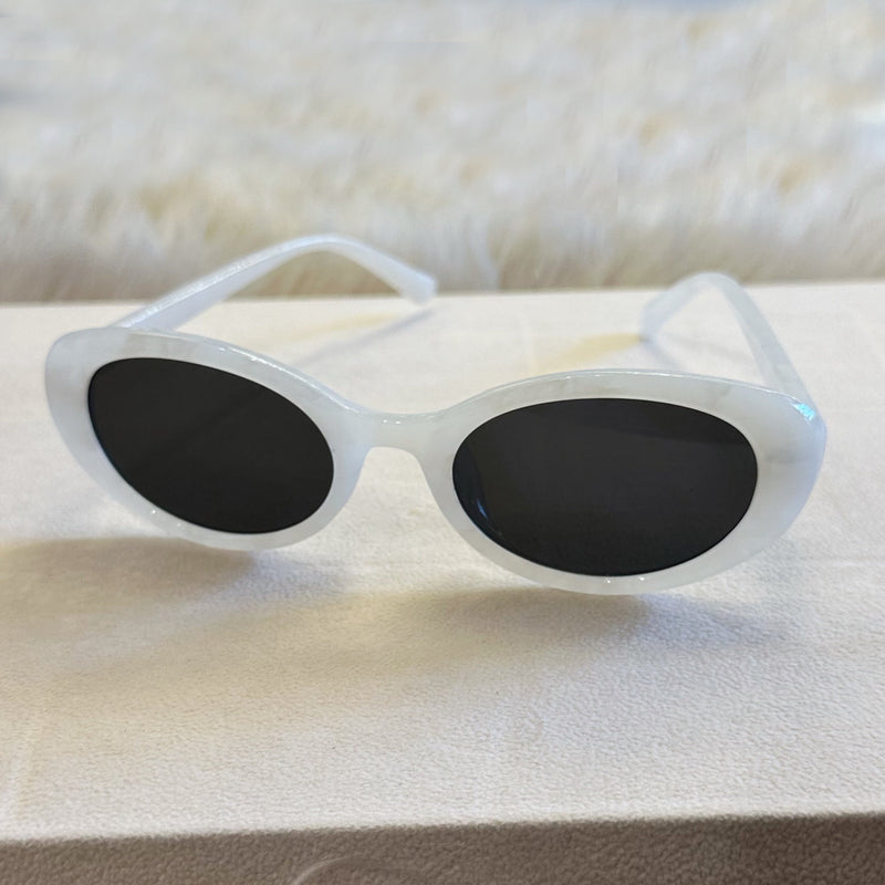 WHITE CHER sunglasses