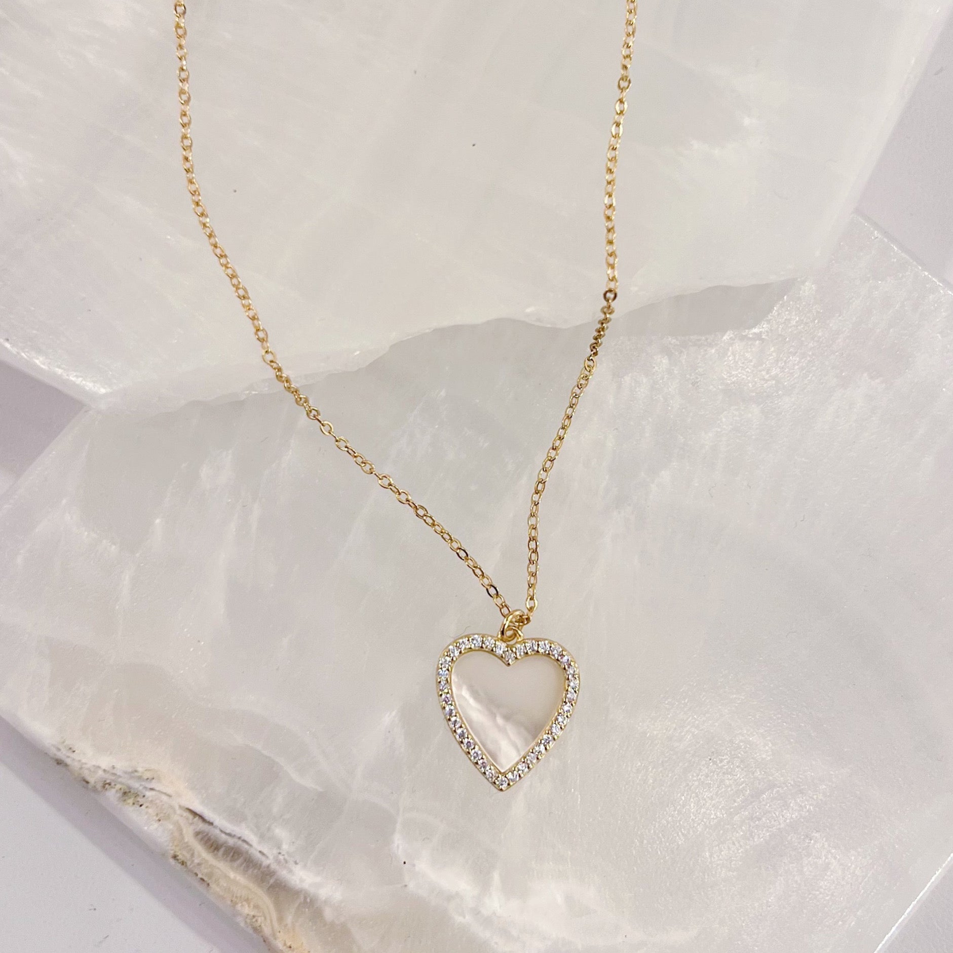 HEART MOTHER OF PEARL necklace