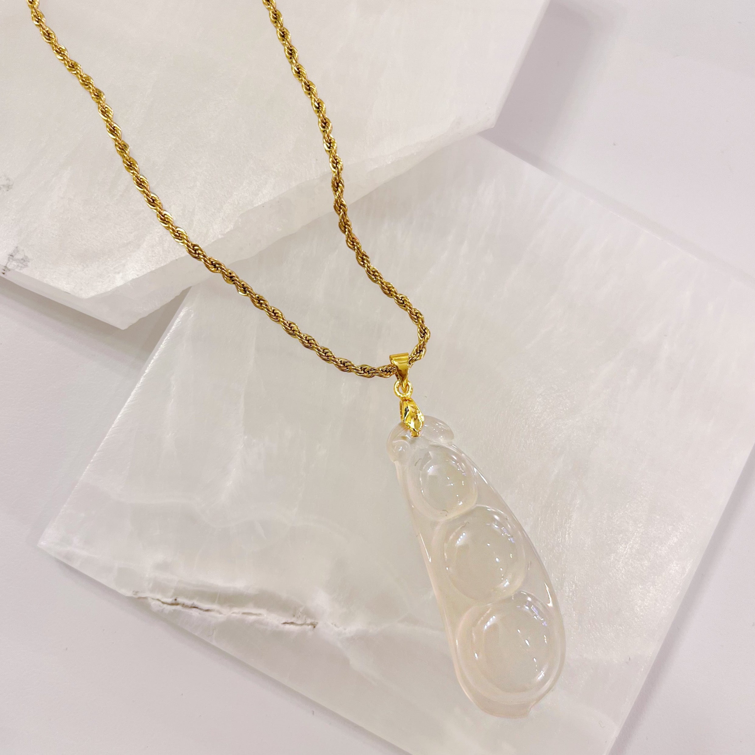 WHITE LUCKY PEAS necklace