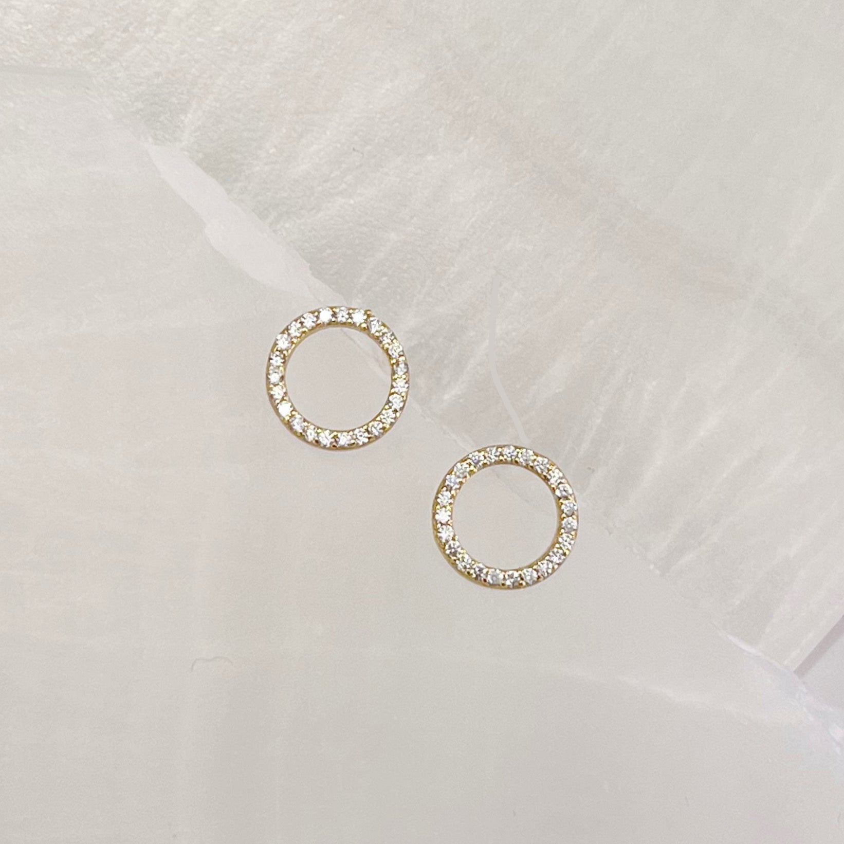 CIRCLE STUD earrings