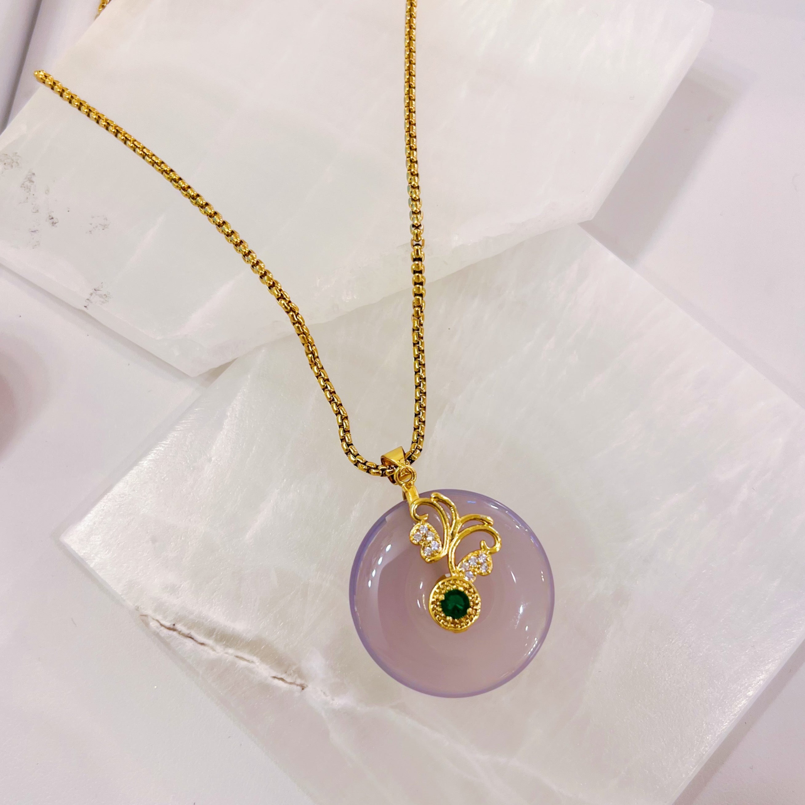 CIRCLE BUTTERFLY EMERALD STONE LAVENDER necklace