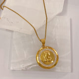 PRAYING HANDS CIRCLE necklace
