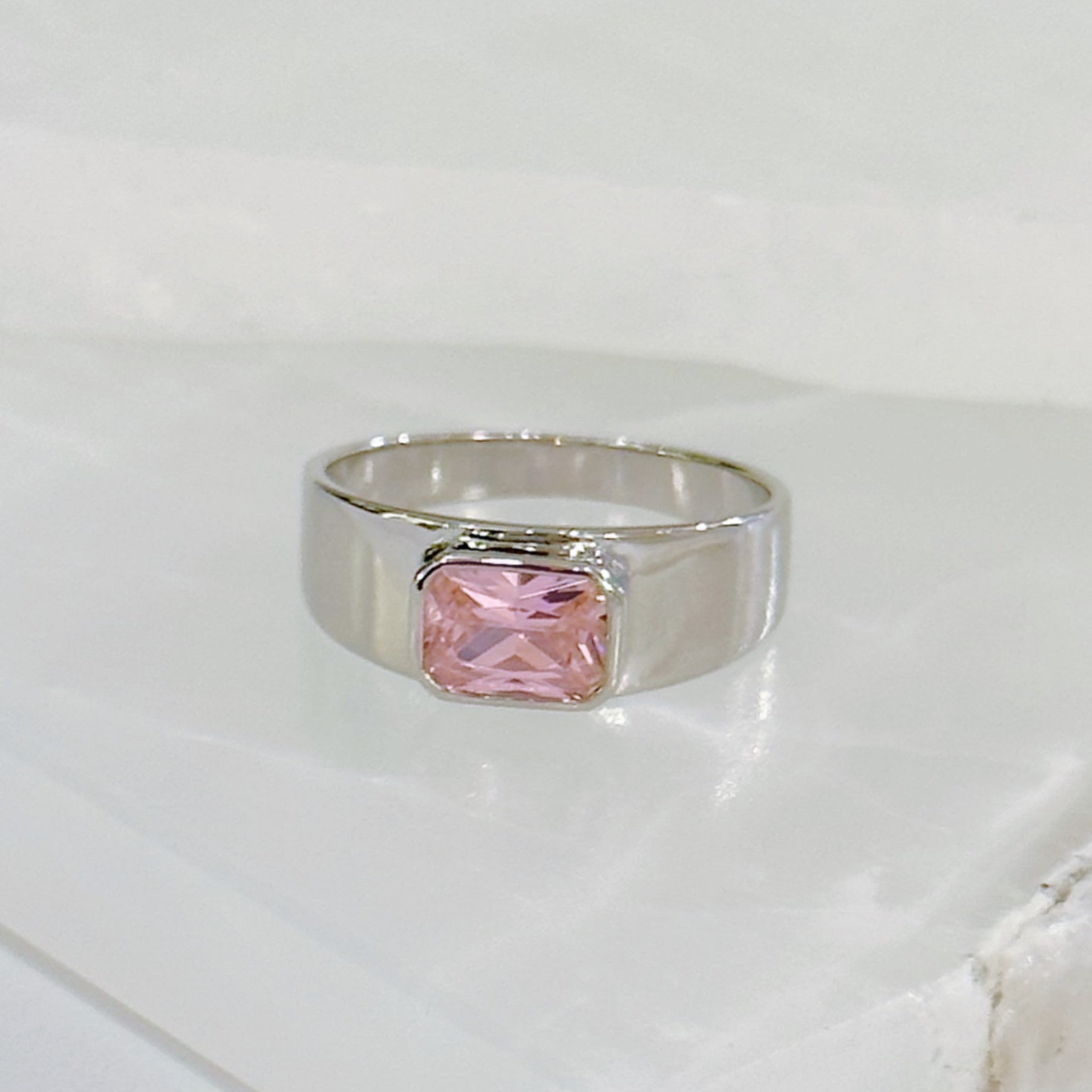 LIGHT PINK JEWEL SOLITAIRE ring