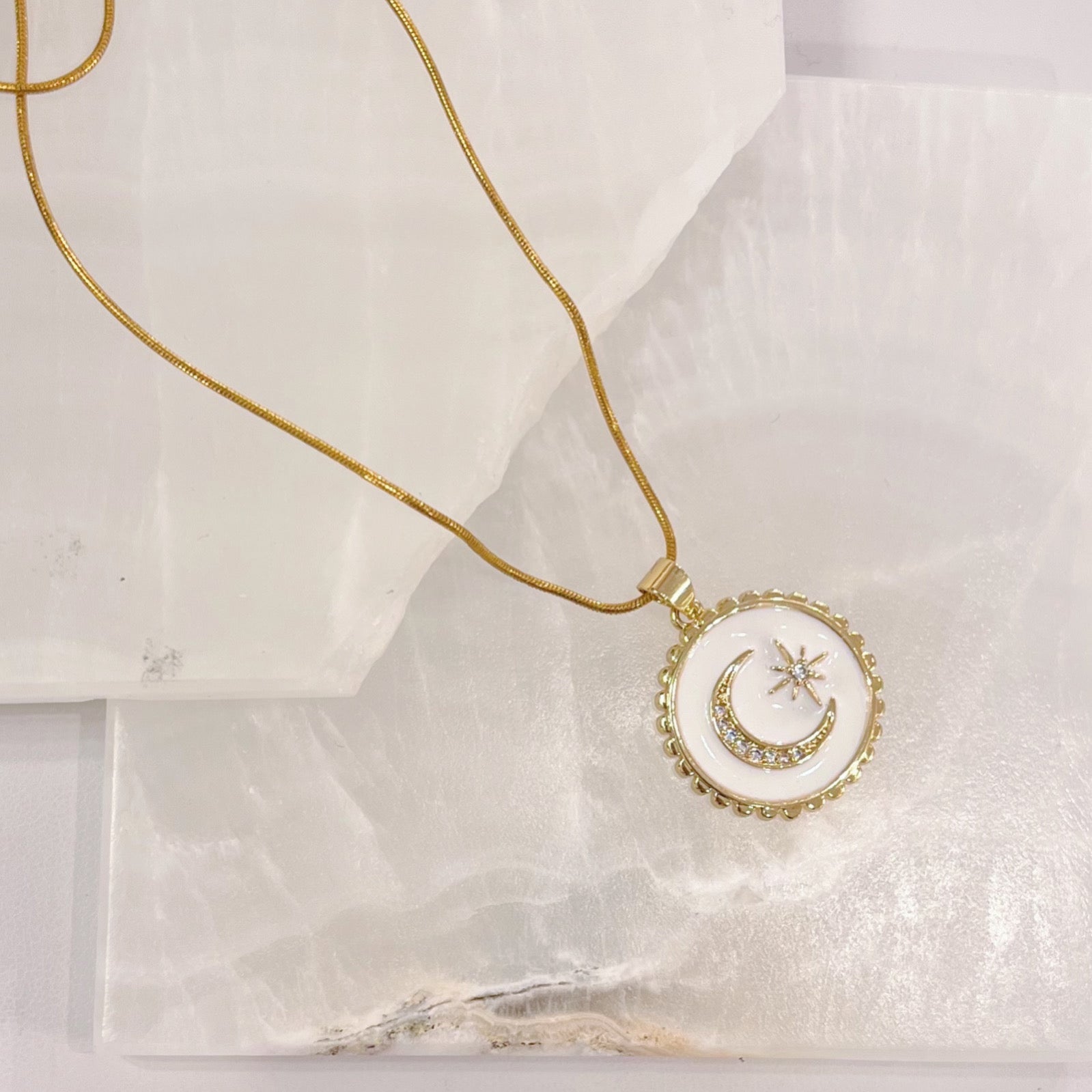WHITE YILDIZ necklace
